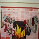 Der Nikolaus ist hier, schon klopft er an die Tür! Der Nikolaus ist hier, schon klopft er an die Tür!